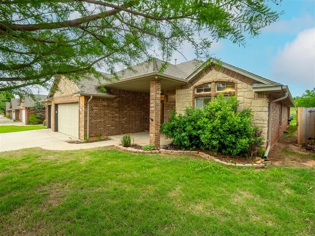 Photo 2 — 2716 SE 39th Street, Moore, OK 73160