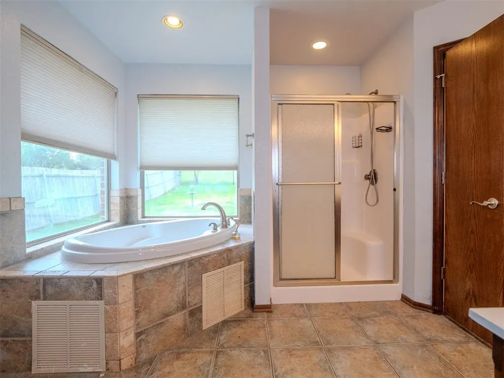 Photo 17 — 2716 SE 39th Street, Moore, OK 73160