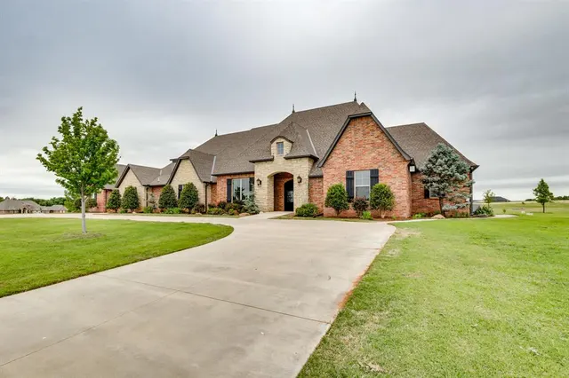 Photo 6 — 10901 Secretariat Drive, Mustang, OK 73064