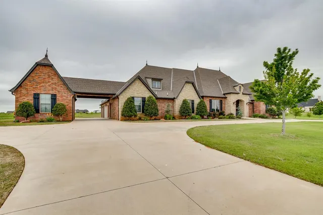Front exterior — 10901 Secretariat Drive, Mustang, OK 73064