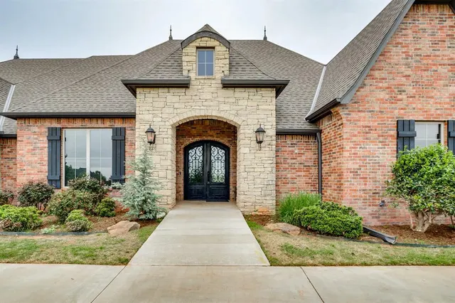 Photo 4 — 10901 Secretariat Drive, Mustang, OK 73064