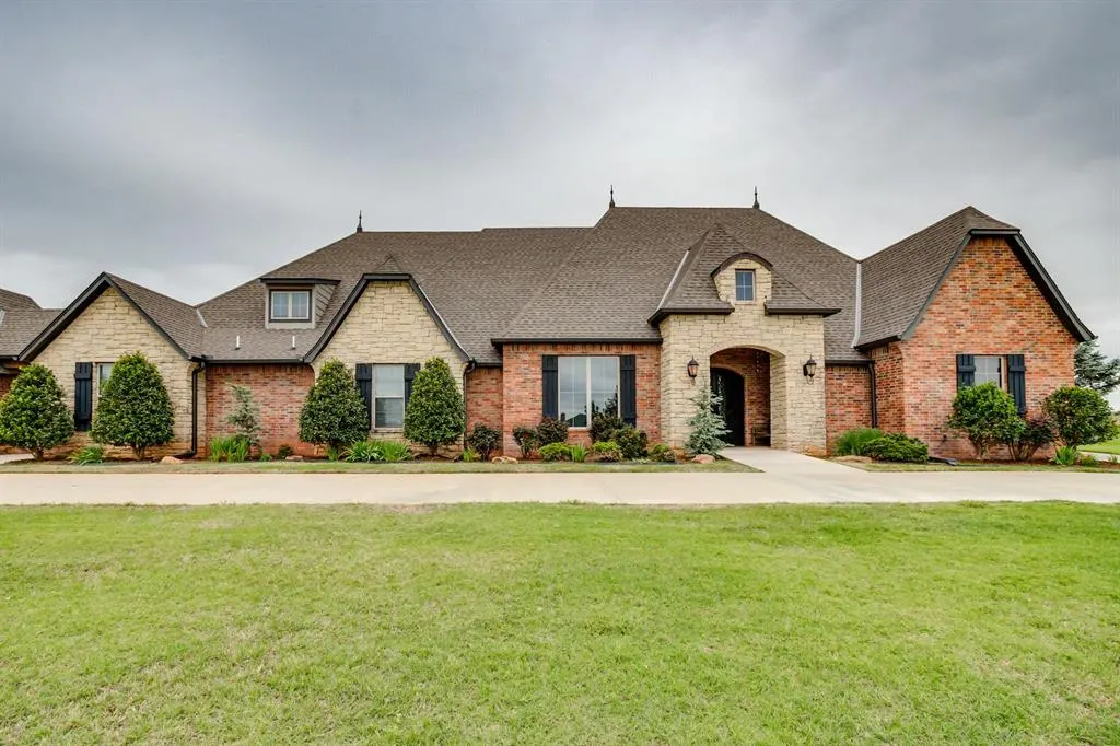 Photo 5 — 10901 Secretariat Drive, Mustang, OK 73064