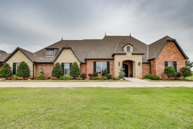 Photo 5 — 10901 Secretariat Drive, Mustang, OK 73064
