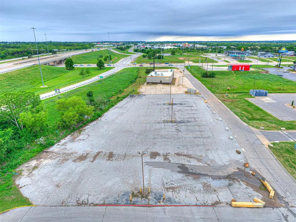 Photo 9 — 4903 N Harrison Street, Shawnee, OK 74804