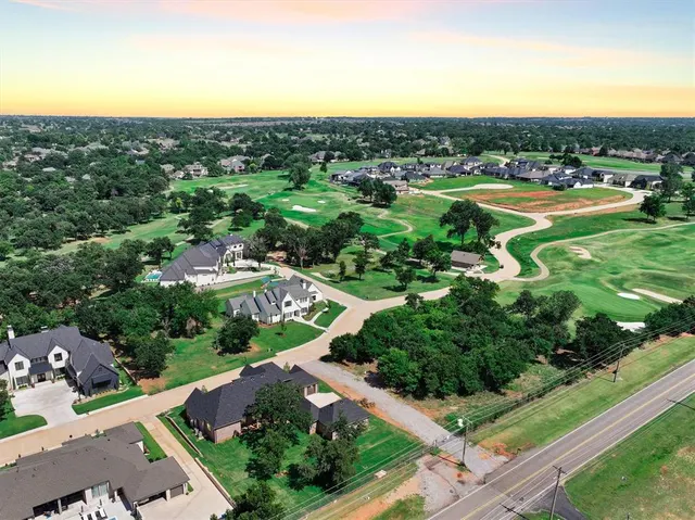 Photo 2 — 6201 Canopy Lane, Edmond, OK 73025