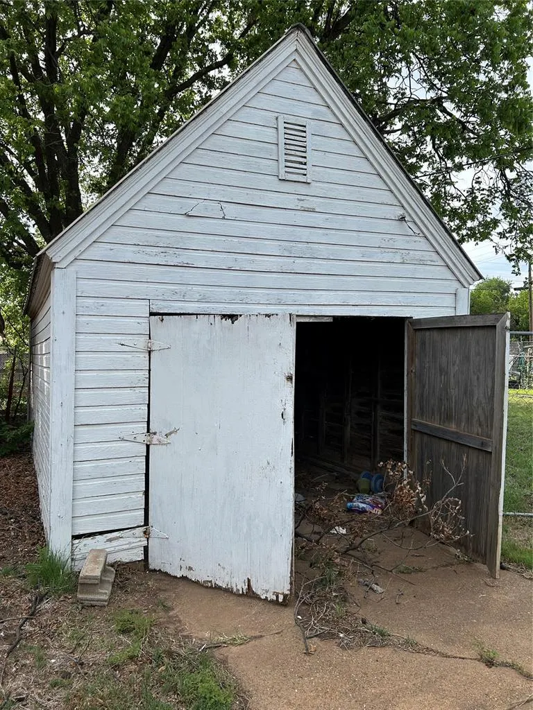 Photo 15 — 314 N Main Street, Thomas, OK 73669
