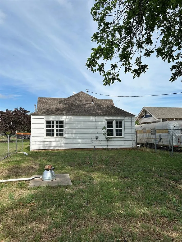 Photo 17 — 314 N Main Street, Thomas, OK 73669