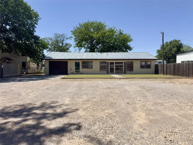 Photo 2 — 219 N Louis Tittle Avenue, Mangum, OK 73554