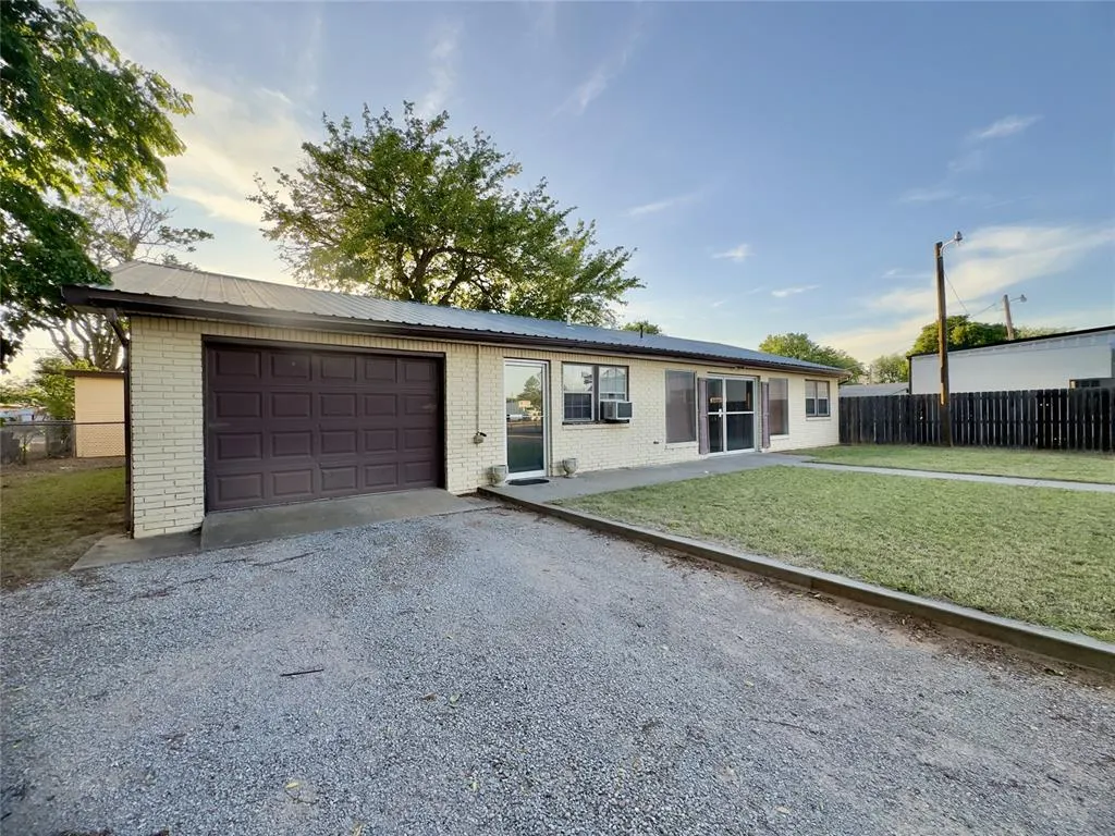 Photo 3 — 219 N Louis Tittle Avenue, Mangum, OK 73554