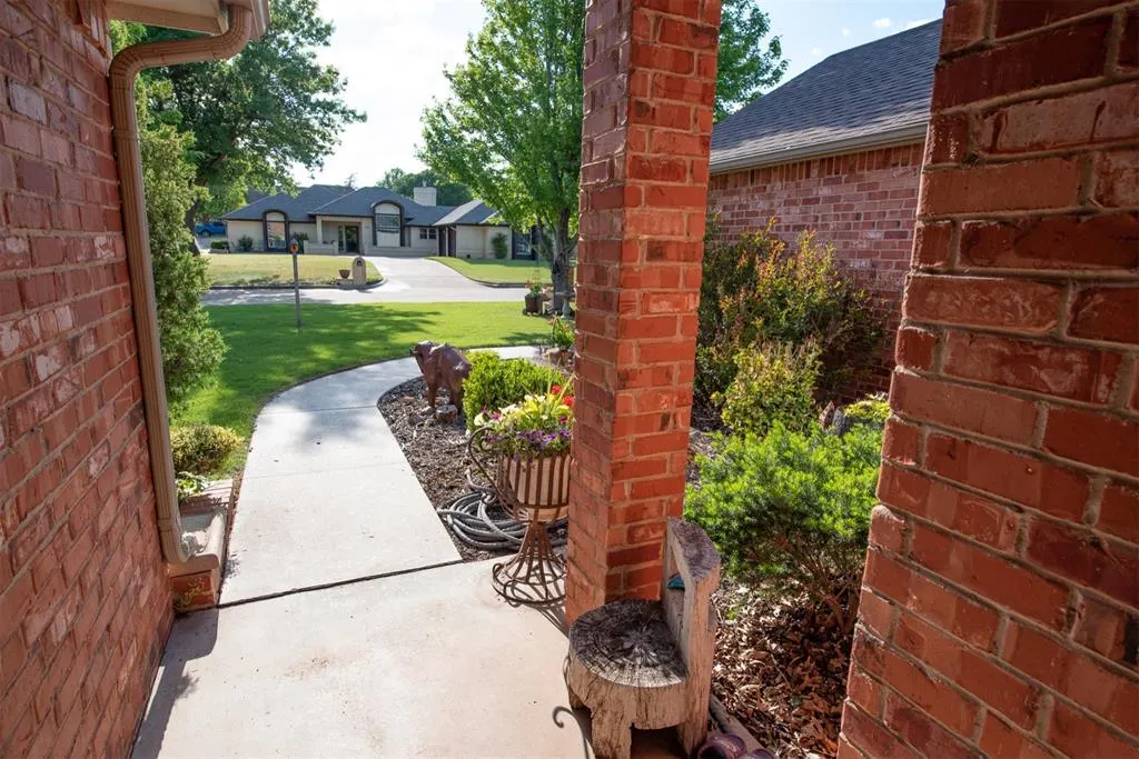 Photo 7 — 200 Foxridge, Elk City, OK 73644