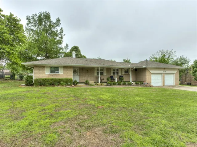 Photo 2 — 13708 NE 9th Street, Choctaw, OK 73020