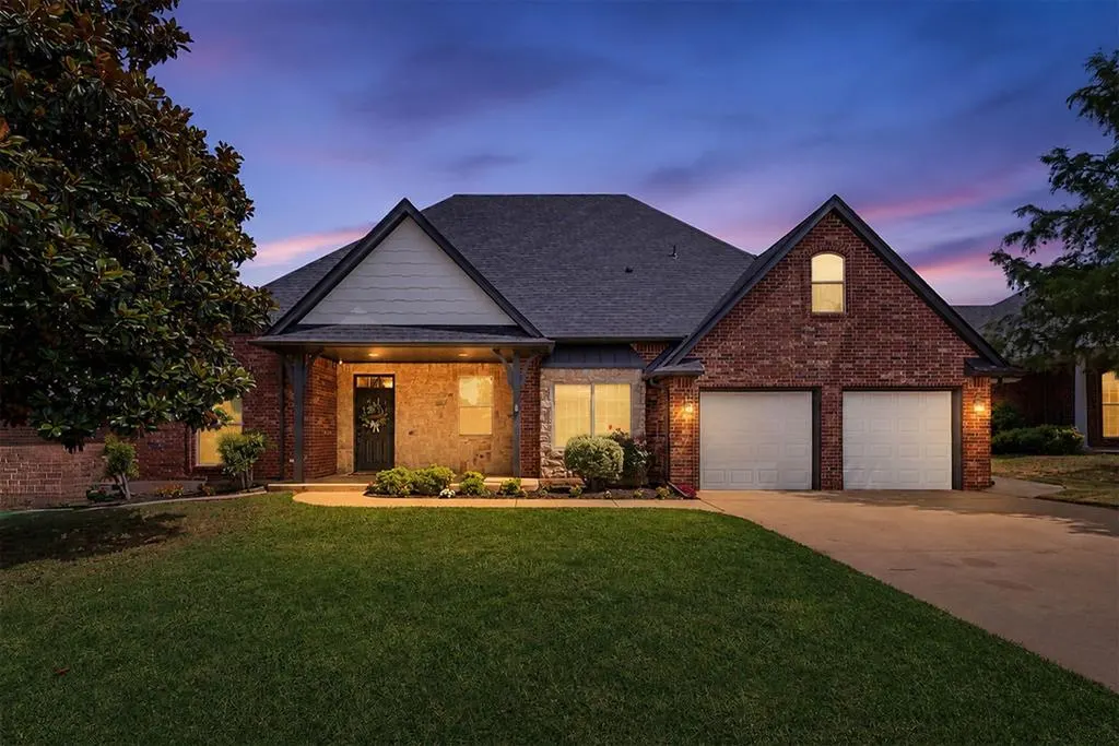 Front exterior — 305 E Richmond Terrace, Mustang, OK 73064