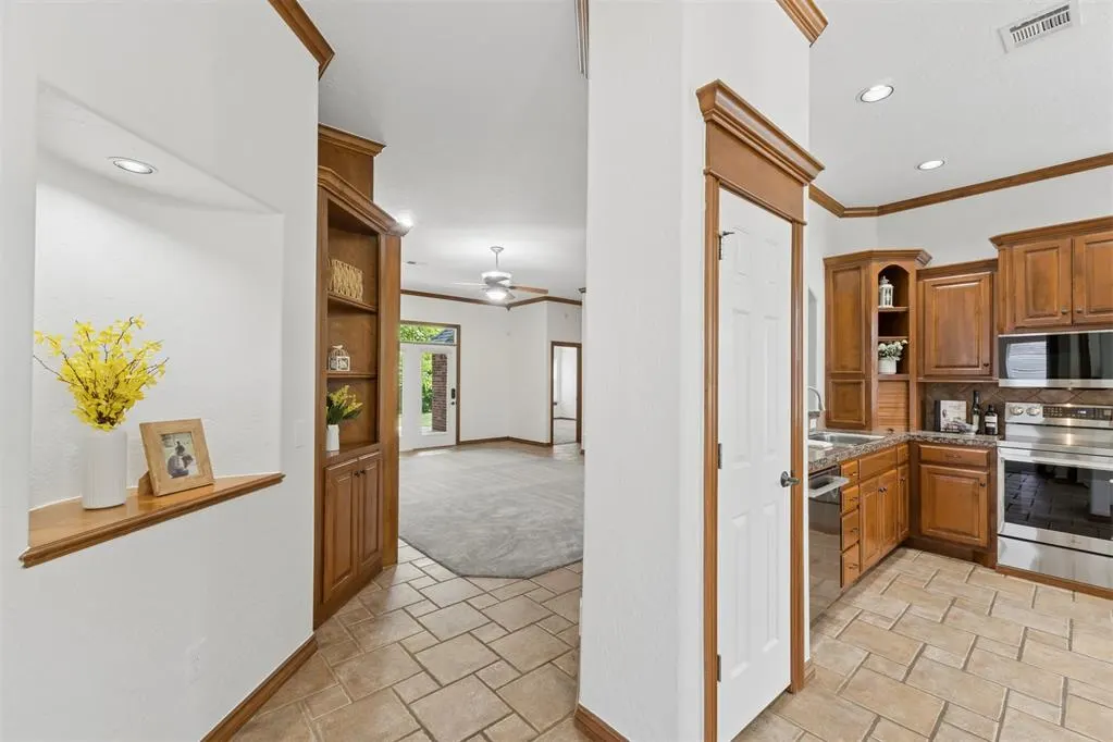 Photo 8 — 305 E Richmond Terrace, Mustang, OK 73064