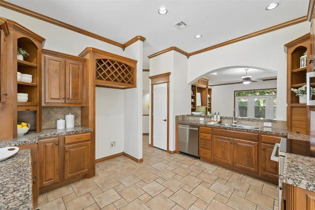 Photo 12 — 305 E Richmond Terrace, Mustang, OK 73064