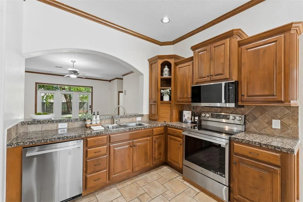 Photo 14 — 305 E Richmond Terrace, Mustang, OK 73064