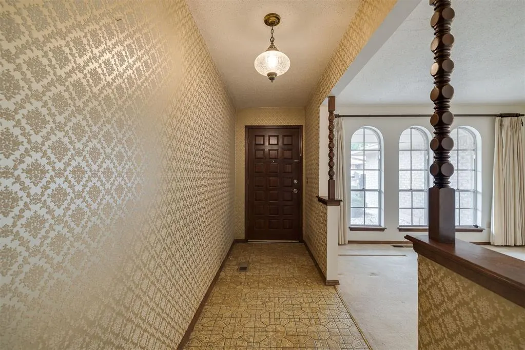 Photo 2 — 2904 Shadybrook Drive, Midwest City, OK 73110