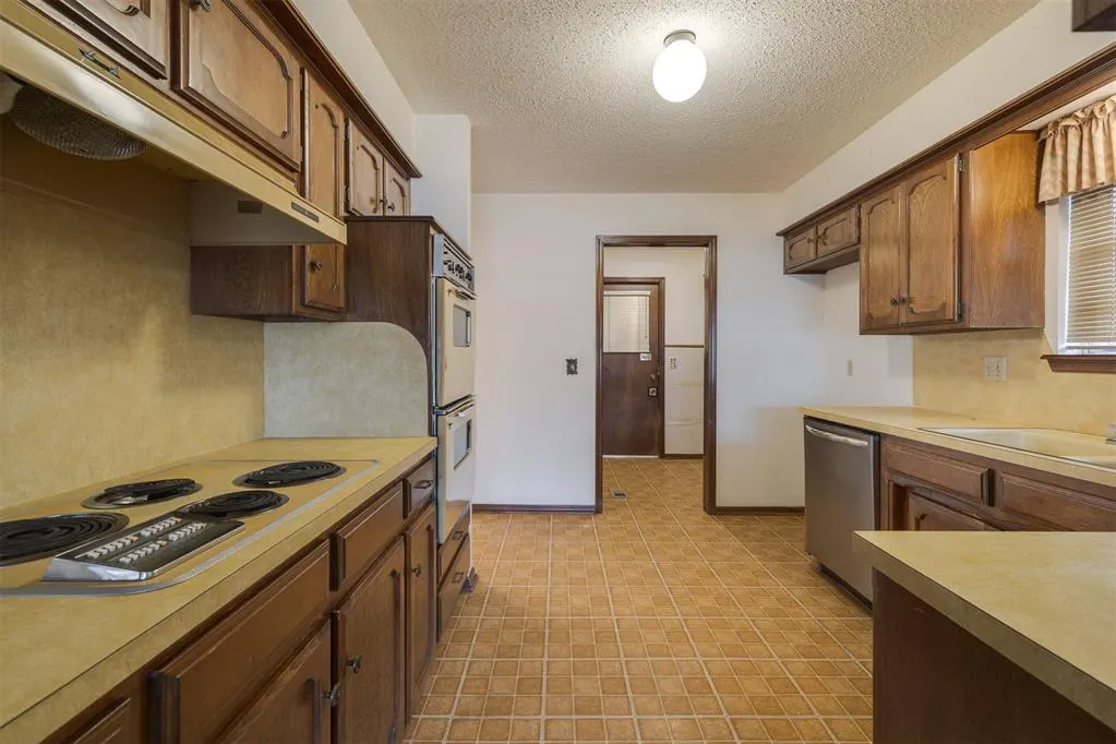 Photo 9 — 2904 Shadybrook Drive, Midwest City, OK 73110