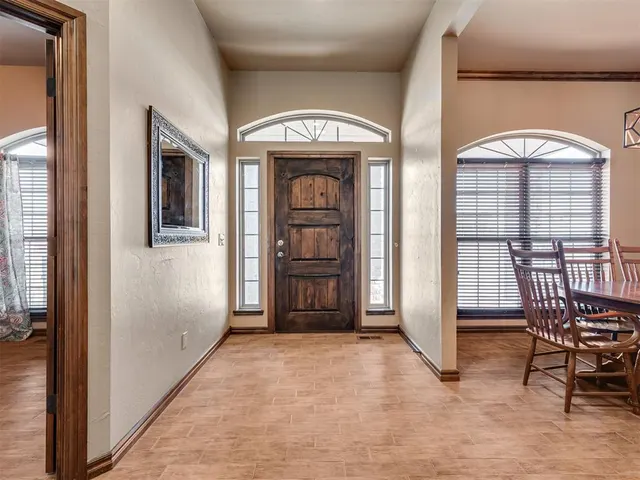 Photo 5 — 327 N Ash Street, Crescent, OK 73028