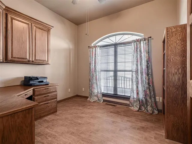 Photo 7 — 327 N Ash Street, Crescent, OK 73028