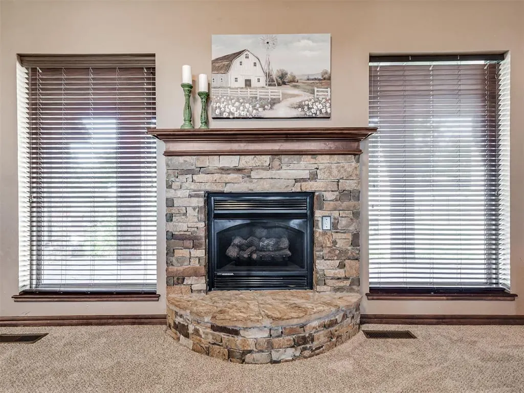 Photo 10 — 327 N Ash Street, Crescent, OK 73028