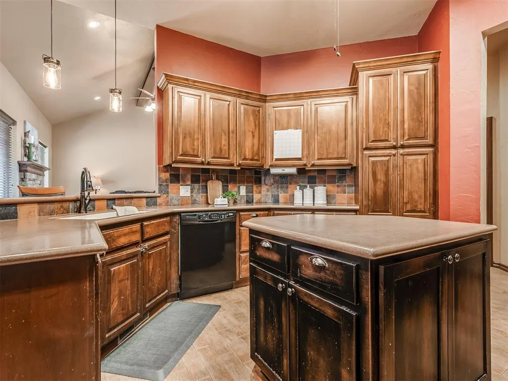 Photo 15 — 327 N Ash Street, Crescent, OK 73028