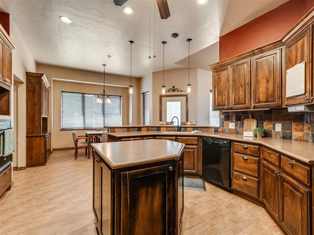 Photo 16 — 327 N Ash Street, Crescent, OK 73028