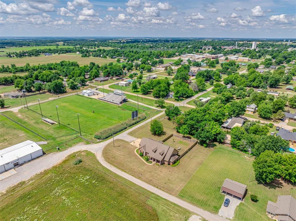 Photo 4 — 327 N Ash Street, Crescent, OK 73028