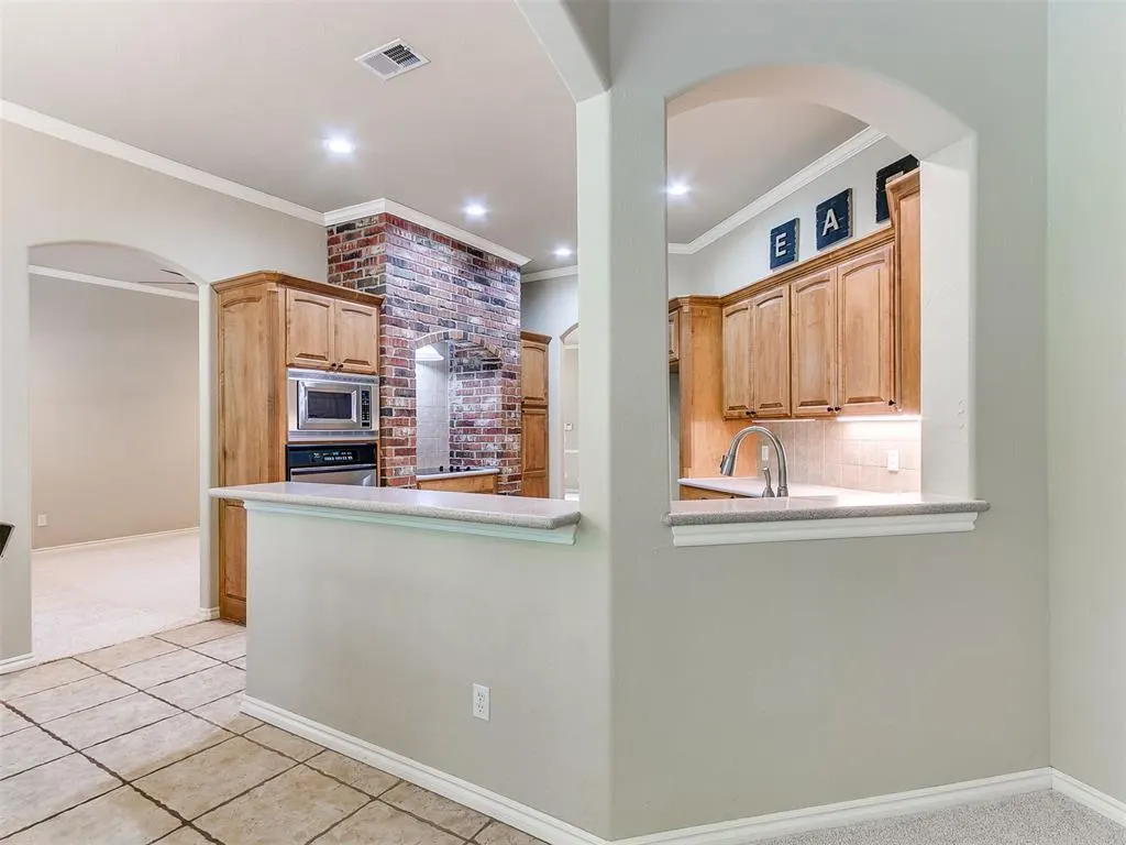 Photo 9 — 3201 Amberwood Court, Edmond, OK 73003