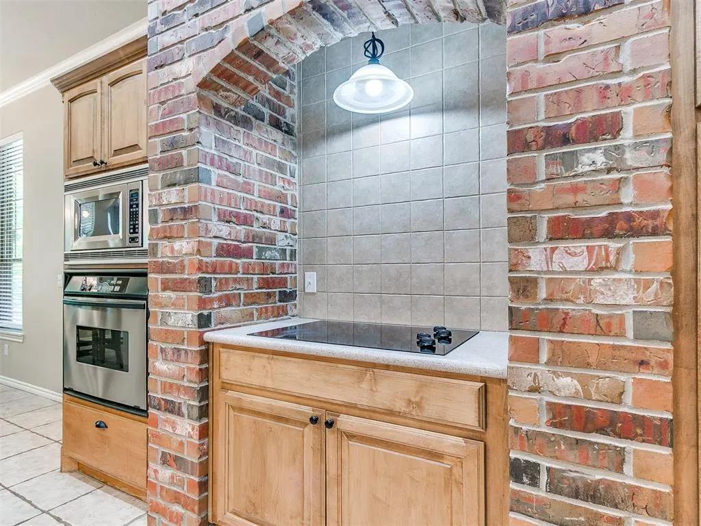 Photo 11 — 3201 Amberwood Court, Edmond, OK 73003