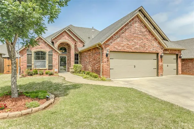 Photo 3 — 8609 SW 66th Place, Oklahoma City, OK 73169