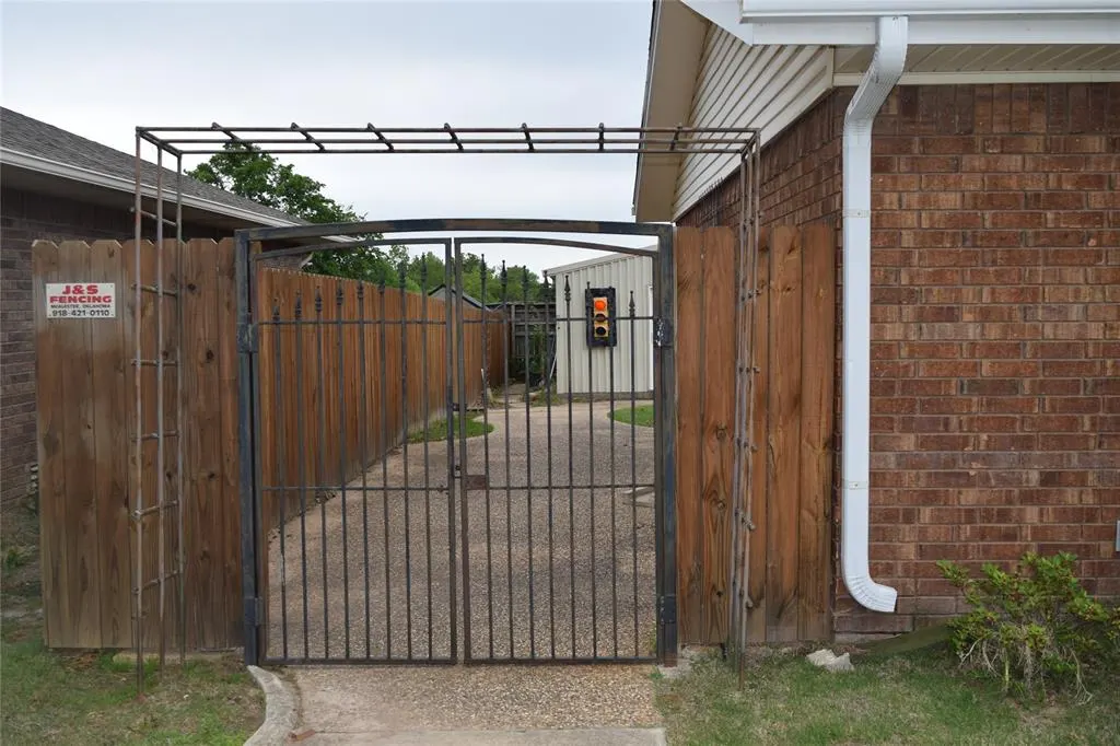 Photo 3 — 1199 E Reynolds Road, McAlester, OK 74501
