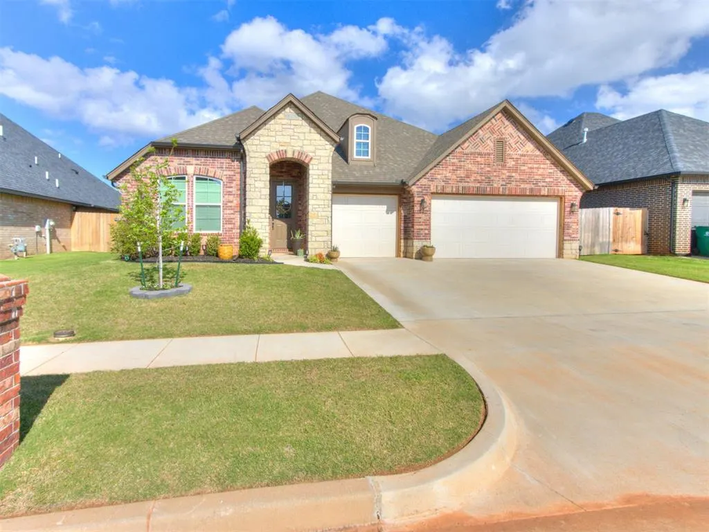 Photo 2 — 408 Tralee Lane, Yukon, OK 73099