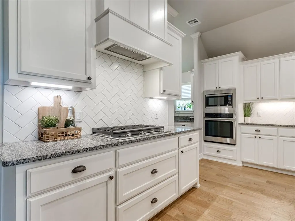 Photo 9 — 408 Tralee Lane, Yukon, OK 73099