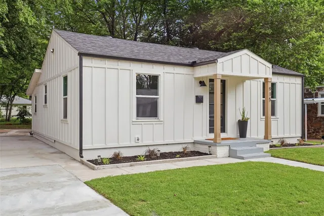 Photo 4 — 915 W Comanche Street, Norman, OK 73069