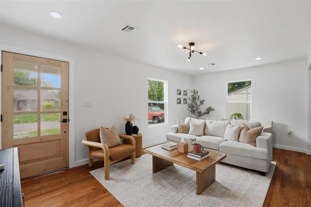 Photo 5 — 915 W Comanche Street, Norman, OK 73069
