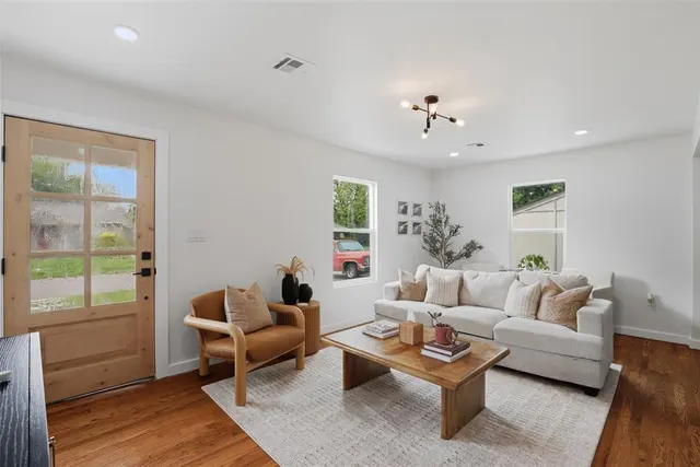 Photo 5 — 915 W Comanche Street, Norman, OK 73069