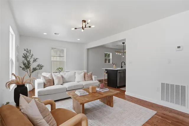 Photo 7 — 915 W Comanche Street, Norman, OK 73069