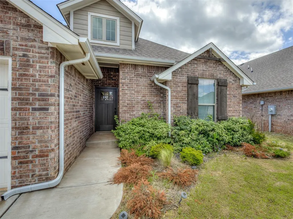Photo 2 — 12316 SW 31st Street, Yukon, OK 73099