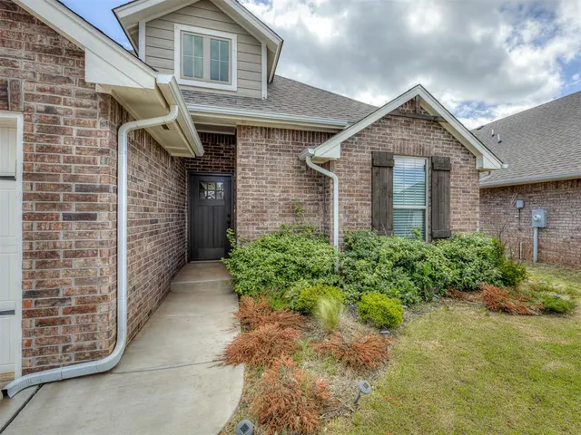 Photo 2 — 12316 SW 31st Street, Yukon, OK 73099