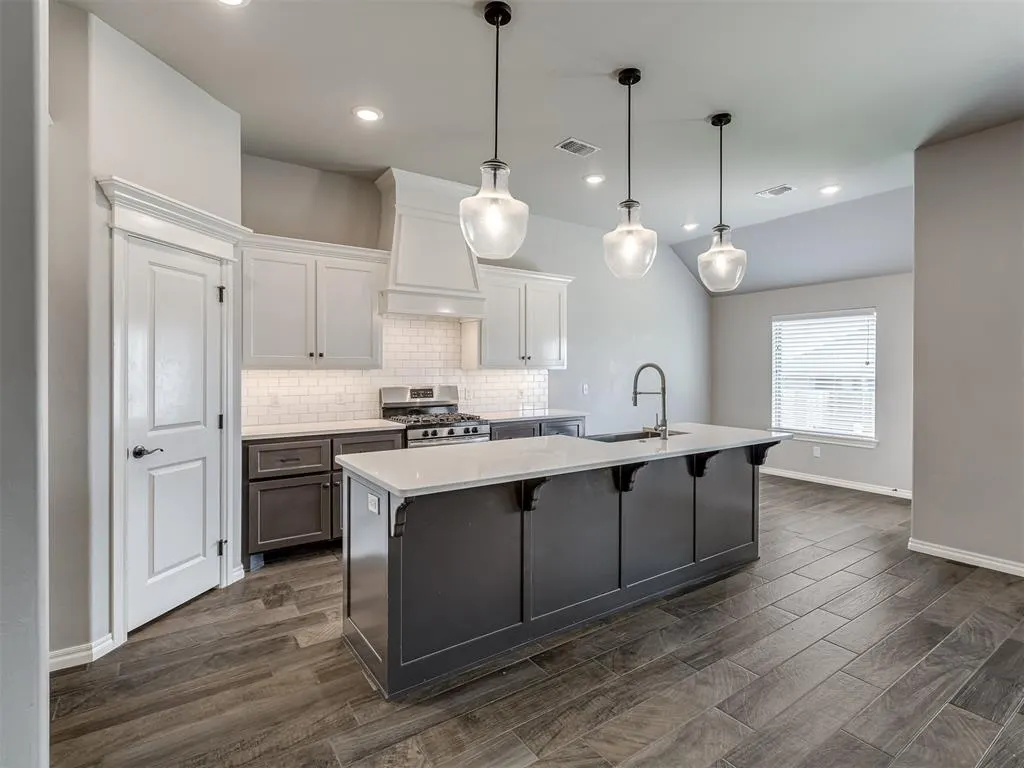 Photo 9 — 12316 SW 31st Street, Yukon, OK 73099