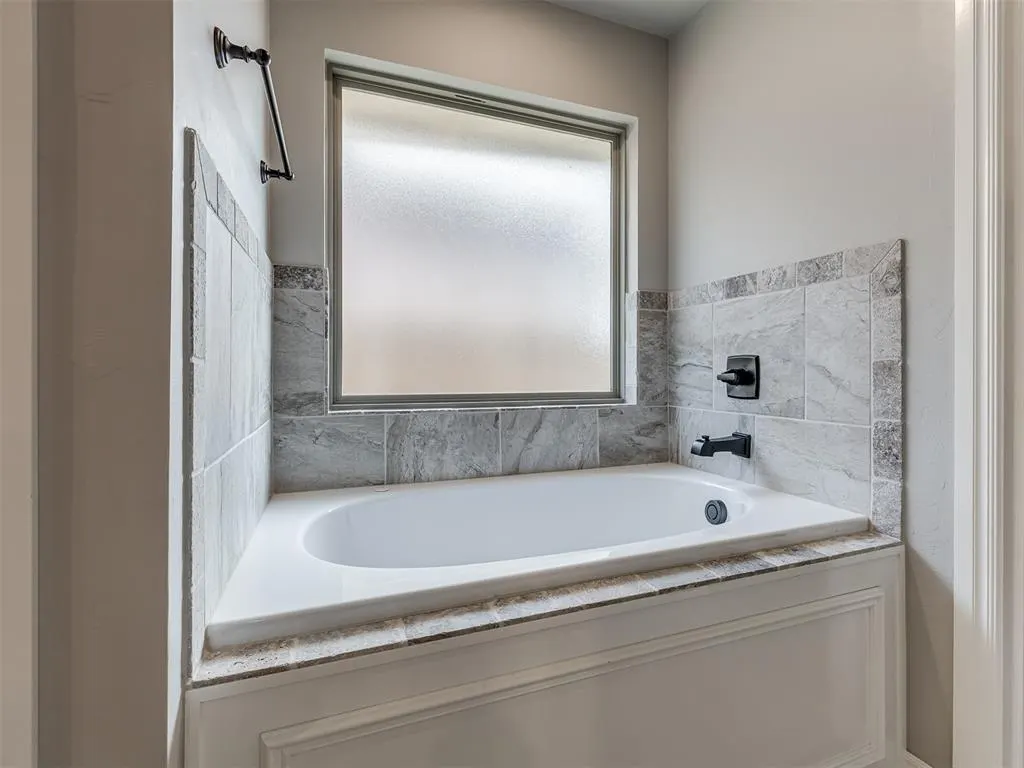 Photo 18 — 12316 SW 31st Street, Yukon, OK 73099