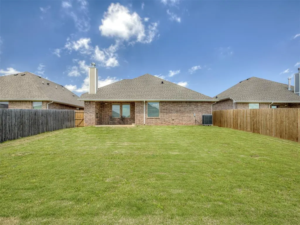 Photo 21 — 12316 SW 31st Street, Yukon, OK 73099