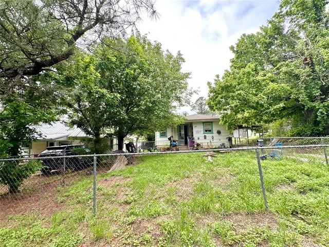 Photo 2 — 804 S Pottenger Avenue, Shawnee, OK 74801