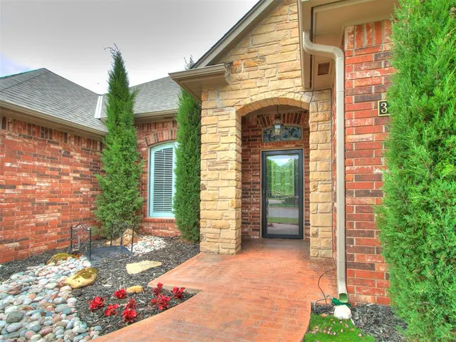 Photo 2 — 3141 Viewmont Court, Edmond, OK 73003