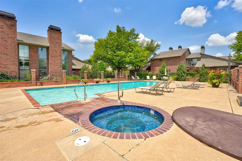 Photo 3 — 6204 Waterford Boulevard 10, Oklahoma City, OK 73118