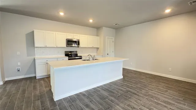 Photo 3 — 17024 Buck Circle, Newalla, OK 74857