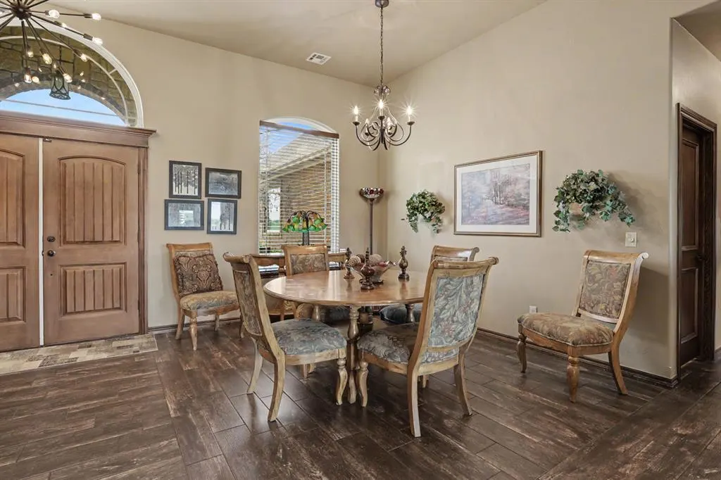 Photo 4 — 301 Meadow Lark Lane, Blanchard, OK 73010