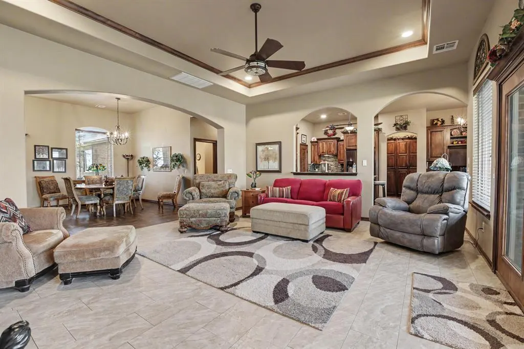 Photo 7 — 301 Meadow Lark Lane, Blanchard, OK 73010