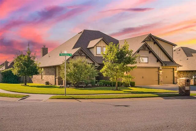 Photo 2 — 4909 Mahogany Drive, Edmond, OK 73025