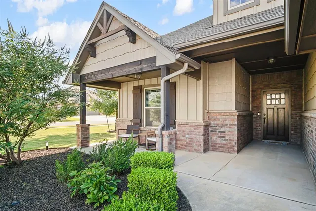 Photo 3 — 4909 Mahogany Drive, Edmond, OK 73025